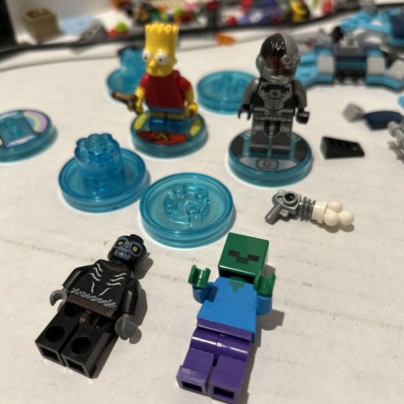 LEGO Dimensions PS3/PS4/WII U Lot of Figures and Pieces (No Game) w/ Extras - Picture 11 of 16